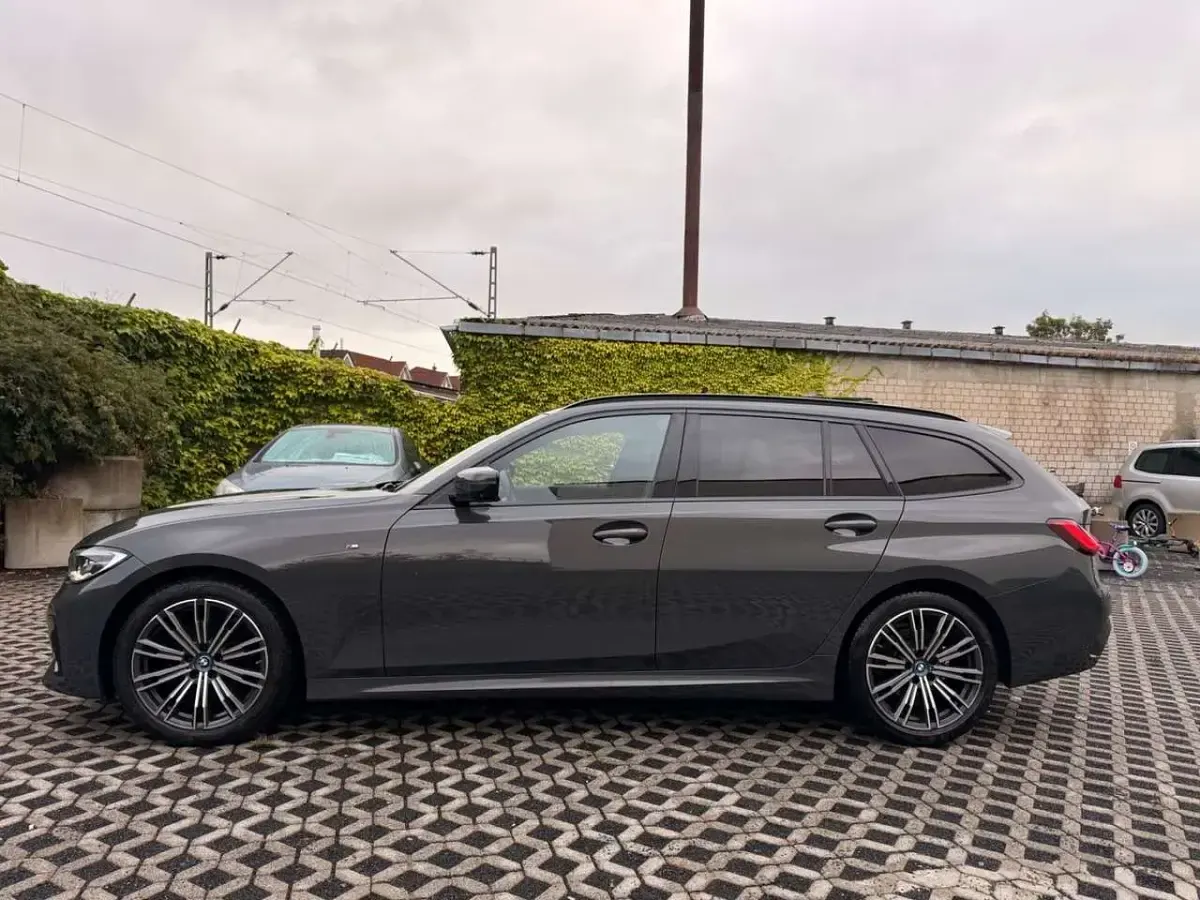 Gebraucht BMW 320 M Sport 190 PS (139 kW) 2021 Dravitgrau Kombi
