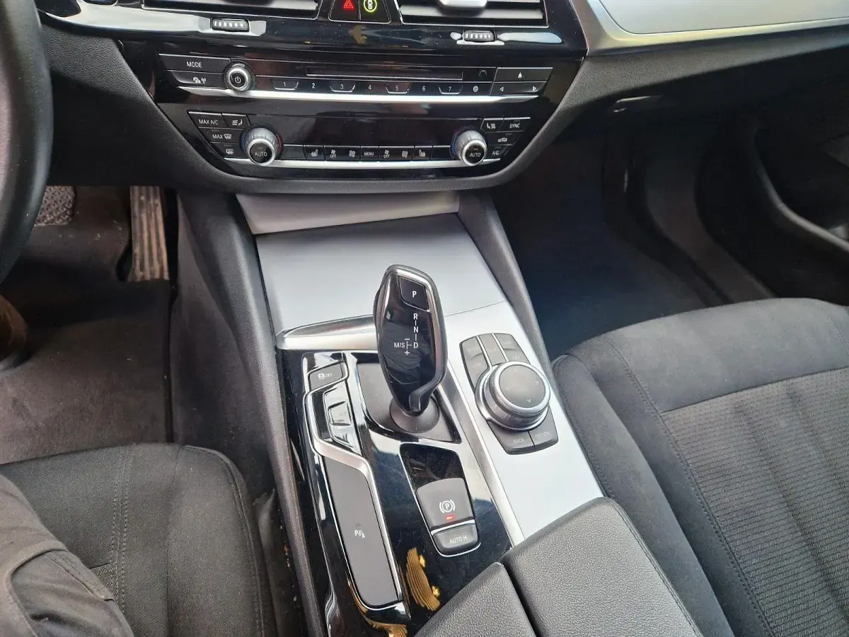Gebraucht BMW 520 190 PS (139 kW) 2018 Schwarz Kombi