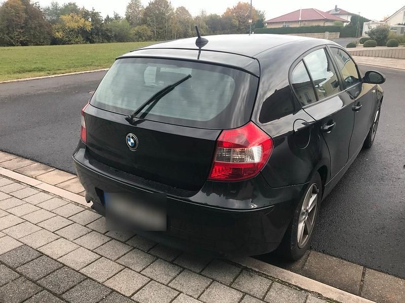 Gebraucht BMW 120 136 PS (100 kW) 2005 Schwarz Kleinwagen