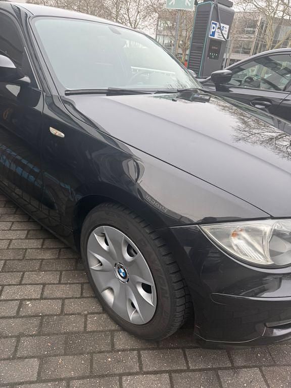 Gebraucht BMW 116 122 PS (89 kW) 2008 Schwarz Kleinwagen