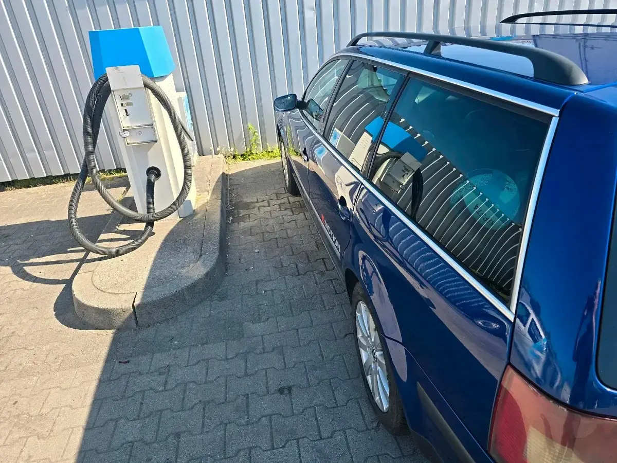 Gebraucht VW Passat 131 PS (96 kW) 2003 Blau Kombi