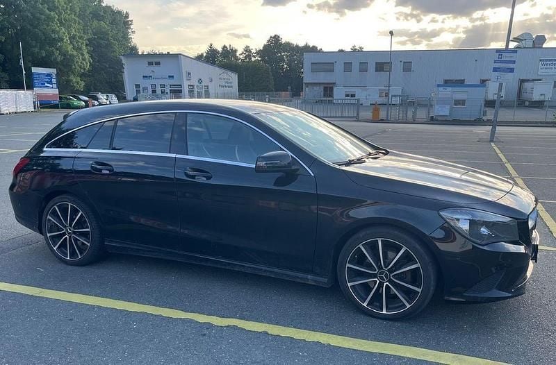 Gebraucht Mercedes CLA200 Shooting Brake Urban 136 PS (100 kW) 2016 Schwarz Kombi
