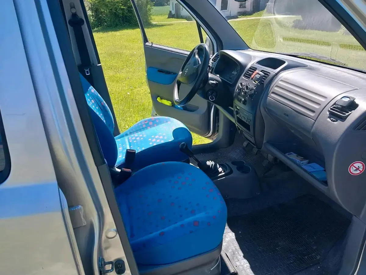 Gebraucht Opel Agila 58 PS (42 kW) 2000 Silber Van / Kleinbus