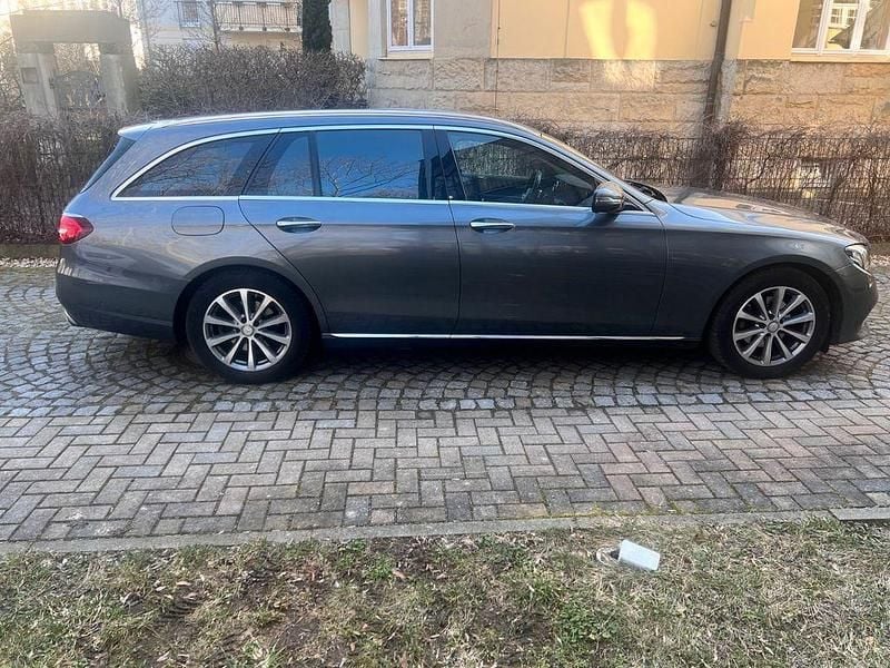 Gebraucht Mercedes E220 194 PS (142 kW) 2017 Grau Limousine