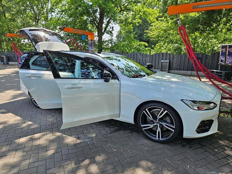 Weiß Gebraucht 2019 Volvo V90 R-Design Kombi | 29.500 € (Fairer Preis) - Bild 1/4