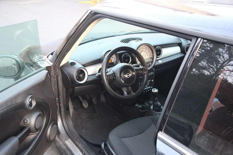 Gebraucht Mini ONE Salt 75 PS (55 kW) 2012 Midnight black metallic Kleinwagen