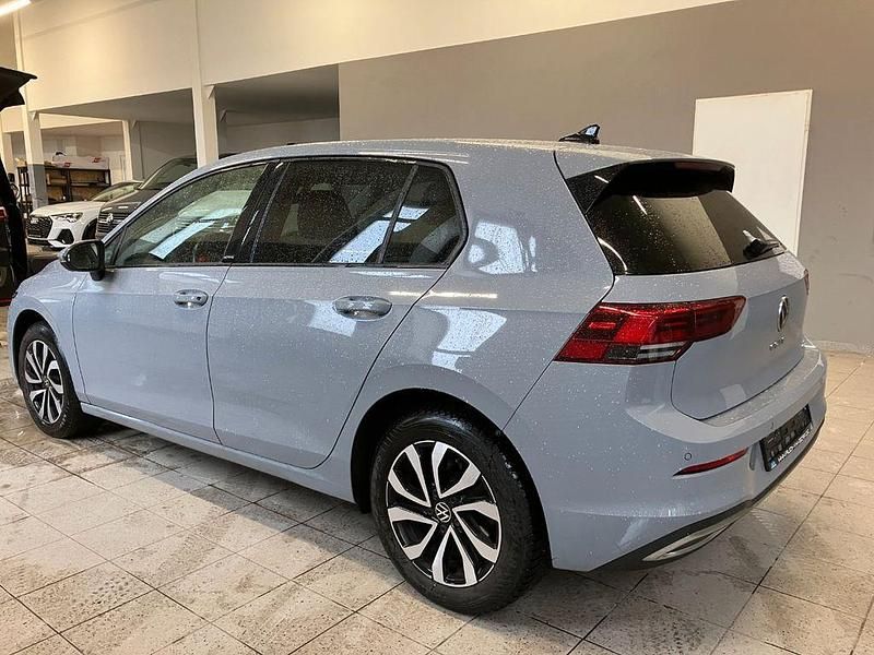 Gebraucht VW Golf VIII Active 110 PS (80 kW) 2022 Grau Limousine