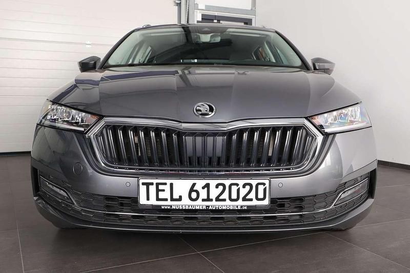 Grau Gebraucht 2023 Skoda Octavia Style Kombi | 23.889 € (Guter Preis) - Bild 1/4