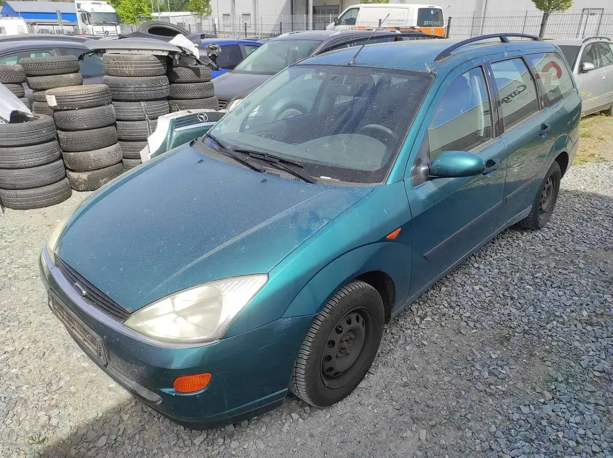 Usado Ford Focus Ghia 101 CV (74 kW) 1999 Verde Familiar