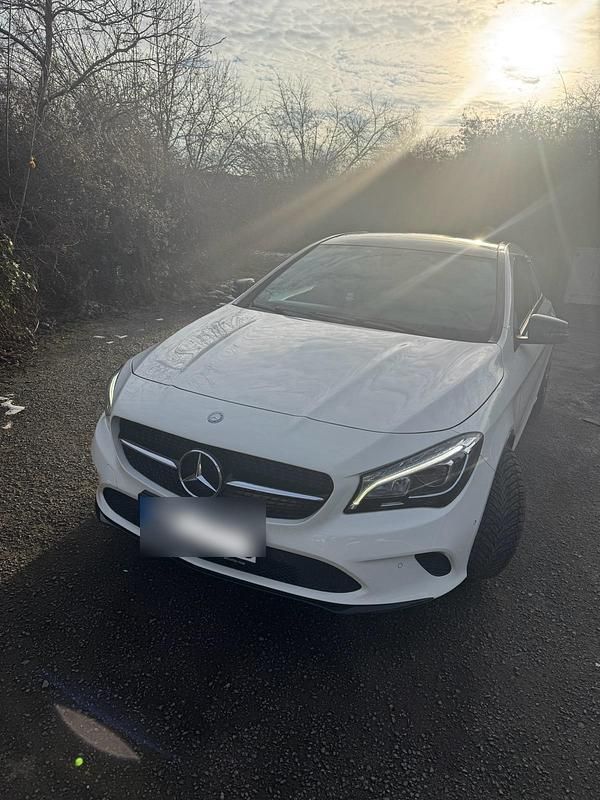 Gebraucht Mercedes CLA220 180 PS (132 kW) 2016 Weiß Limousine