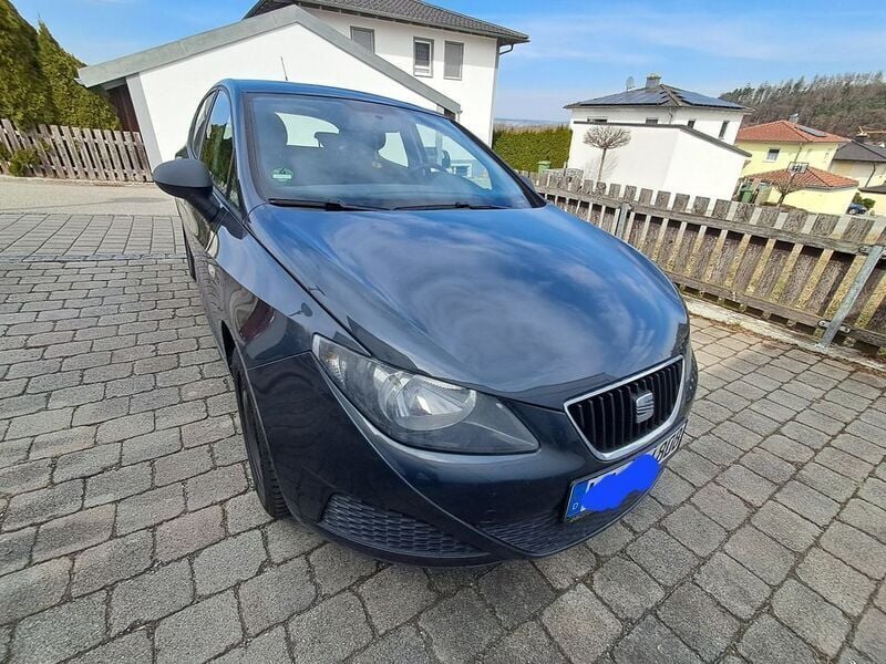 Grau Gebraucht 2011 Seat Ibiza Reference Limousine | 3.800 € (Guter Preis) - Bild 1/4