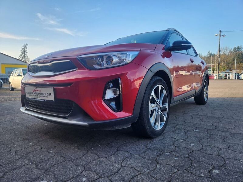 Rot Gebraucht 2017 Kia Stonic Vision SUV | 12.999 € (Guter Preis) - Bild 1/4