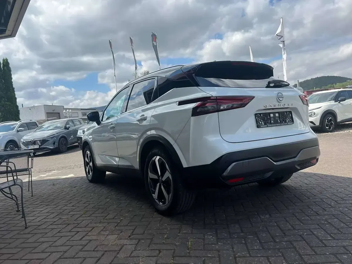 Gebraucht Nissan Qashqai N-Connecta 140 PS (102 kW) 2022 Pearl white/black m SUV