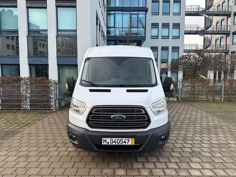 Gebraucht Ford Transit Trend 131 PS (96 kW) 2018 Weiß Van / Kleinbus