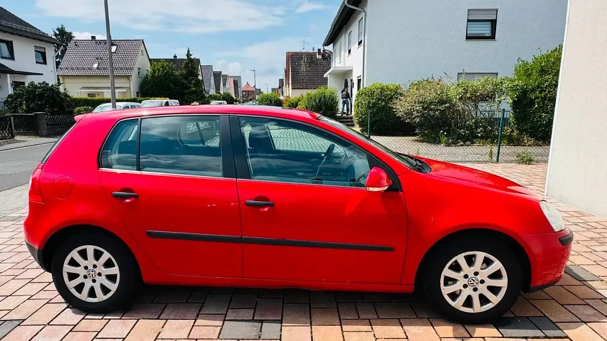 Gebraucht VW Golf V 75 PS (55 kW) 2004 Rot Kleinwagen