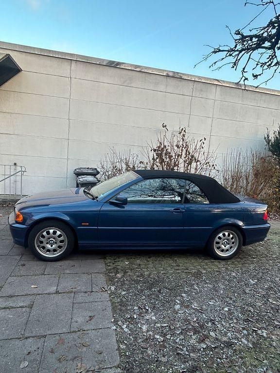 Gebraucht BMW 318 Cabriolet 143 PS (105 kW) 2002 Blau Cabrio