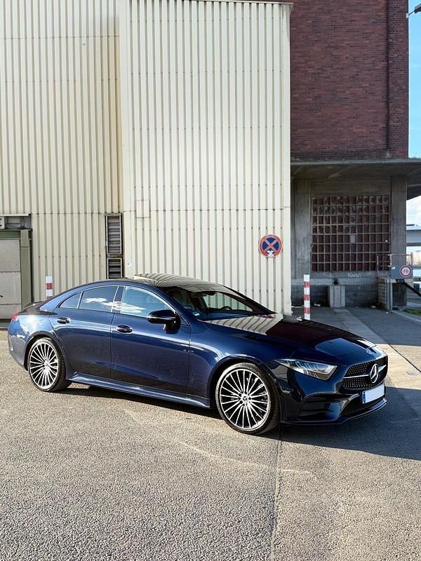 Blau Gebraucht 2019 Mercedes CLS300 AMG Coupé | 35.499 € (Fairer Preis) - Bild 1/4