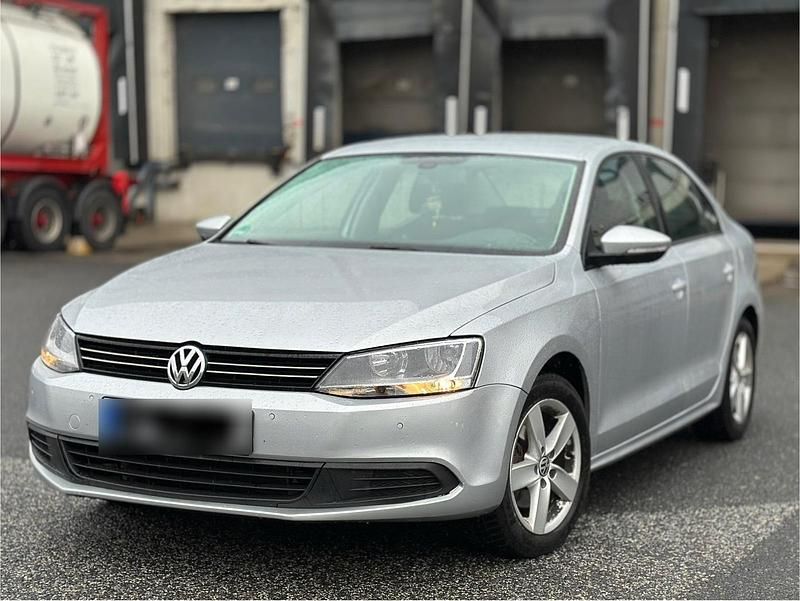 Gebraucht VW Jetta 150 PS (110 kW) 2011 Grau Limousine