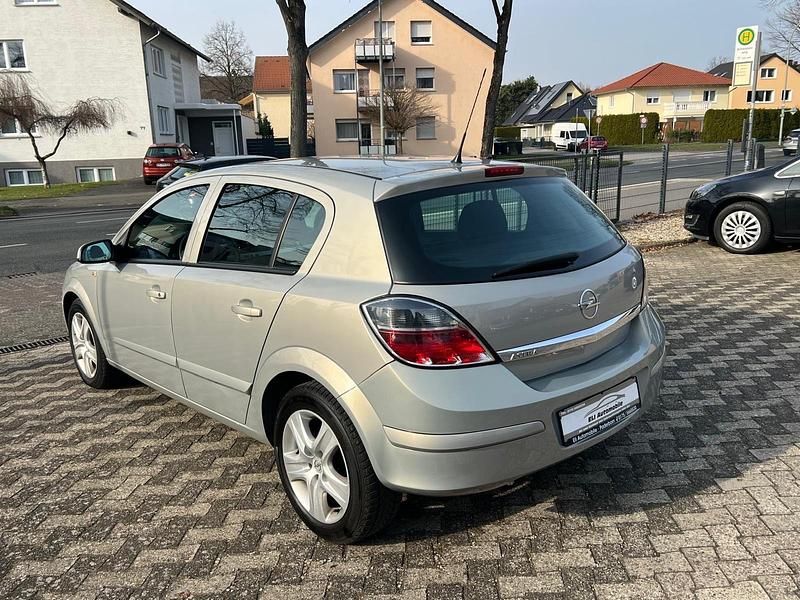 Gebraucht Opel Astra Edition 116 PS (85 kW) 2009 Grau Kleinwagen