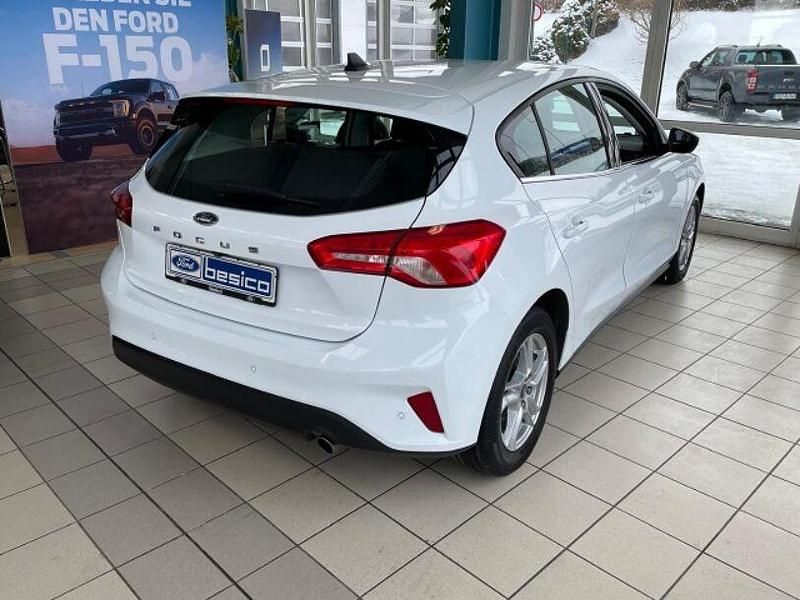 Gebraucht Ford Focus Cool & Connect 101 PS (74 kW) 2021 Frostweiß (weiss) Limousine