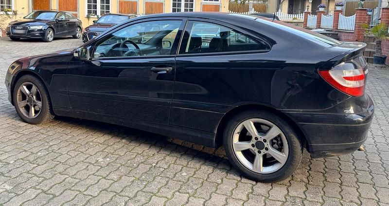 Gebraucht Mercedes C220 150 PS (110 kW) 2008 Schwarz Coupé
