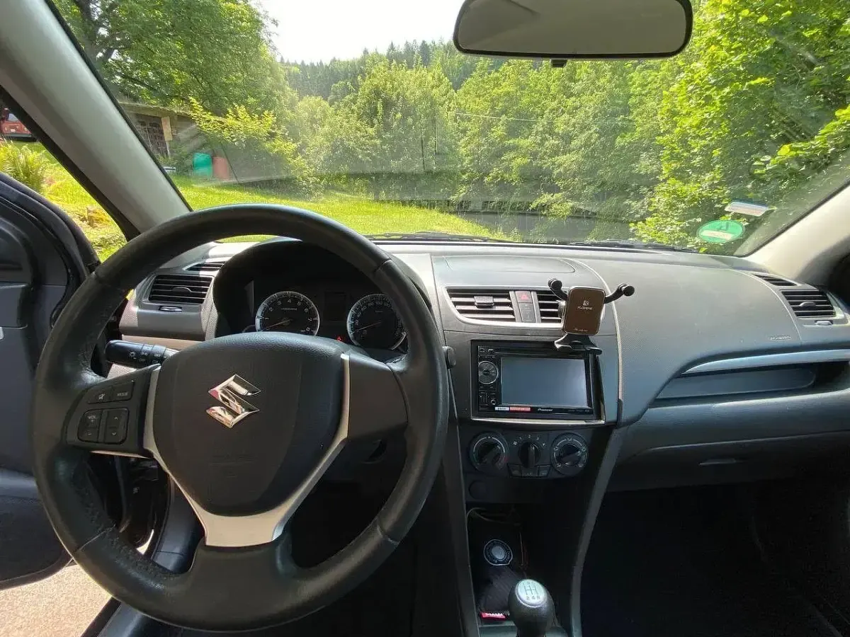 Gebraucht Suzuki Swift Comfort 94 PS (69 kW) 2013 Schwarz Kleinwagen