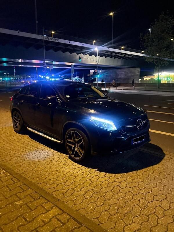 Schwarz Gebraucht 2017 Mercedes GLE350 AMG line Coupé | 33.500 € - Bild 1/4