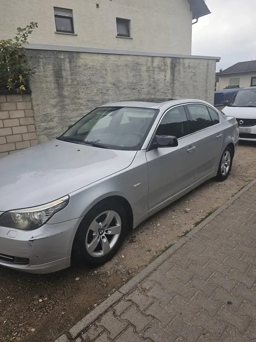 Gebraucht BMW 523 190 PS (139 kW) 2007 Silber Limousine