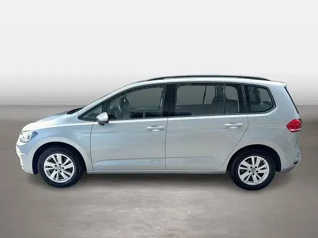 Gebraucht VW Touran Comfortline 150 PS (110 kW) 2025 Silber Van / Kleinbus