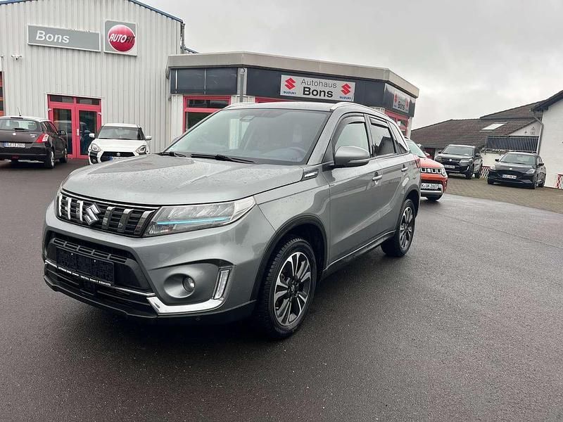 Grau Gebraucht 2024 Suzuki Vitara Comfort SUV | 20.300 € - Bild 1/4
