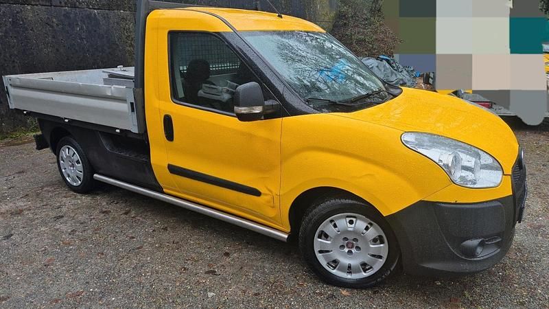 Gebraucht Fiat Doblò 105 PS (77 kW) 2013 Gelb Van / Kleinbus