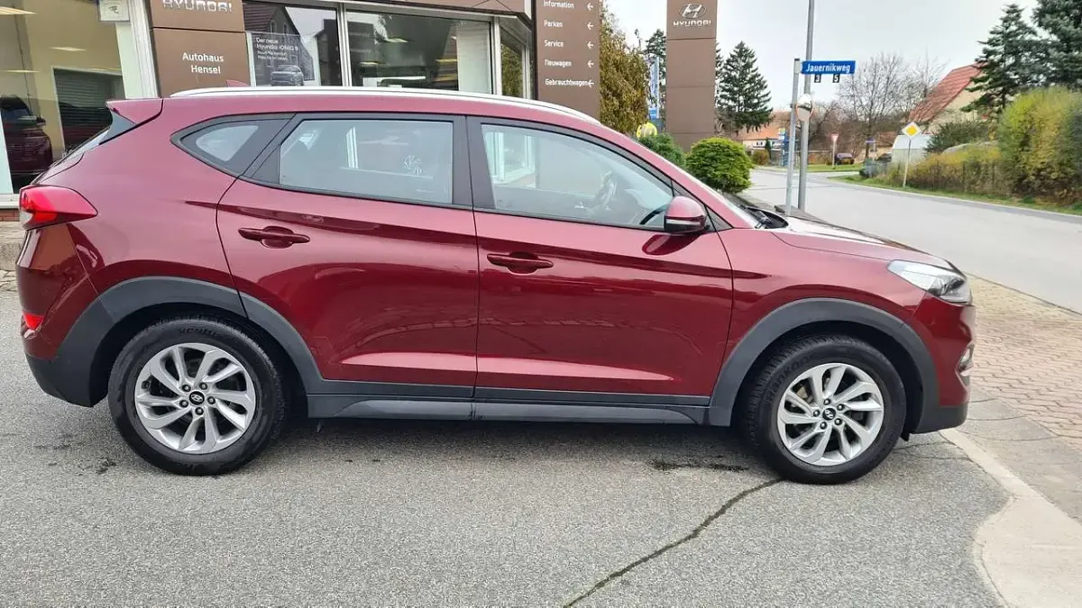 Gebraucht Hyundai Tucson Trend 177 PS (130 kW) 2017 Ruby wine / mic SUV