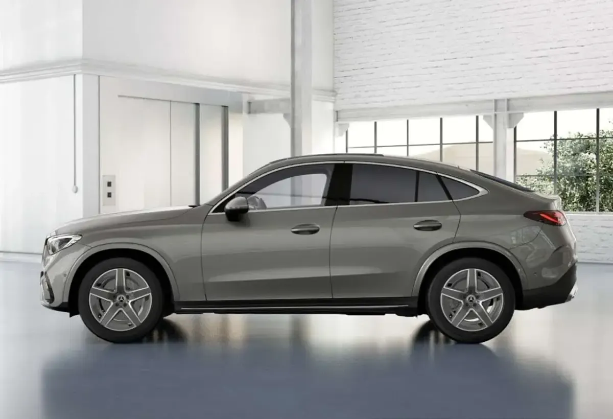 Gebraucht Mercedes GLC300 AMG 269 PS (197 kW) 2023 Silber mojavesilber SUV