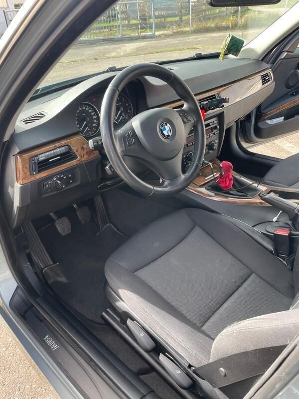 Blau Gebraucht 2006 BMW 325 Limousine | 7.000 € - Bild 1/4