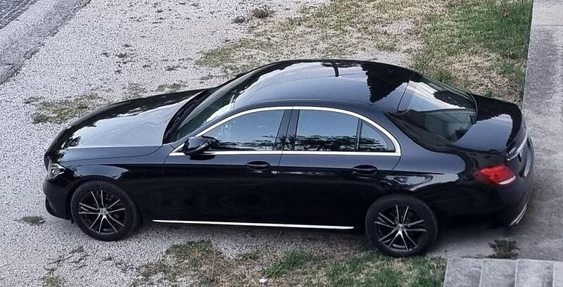 Schwarz Gebraucht 2016 Mercedes 200 Limousine | 19.700 € (Superpreis) - Bild 1/4