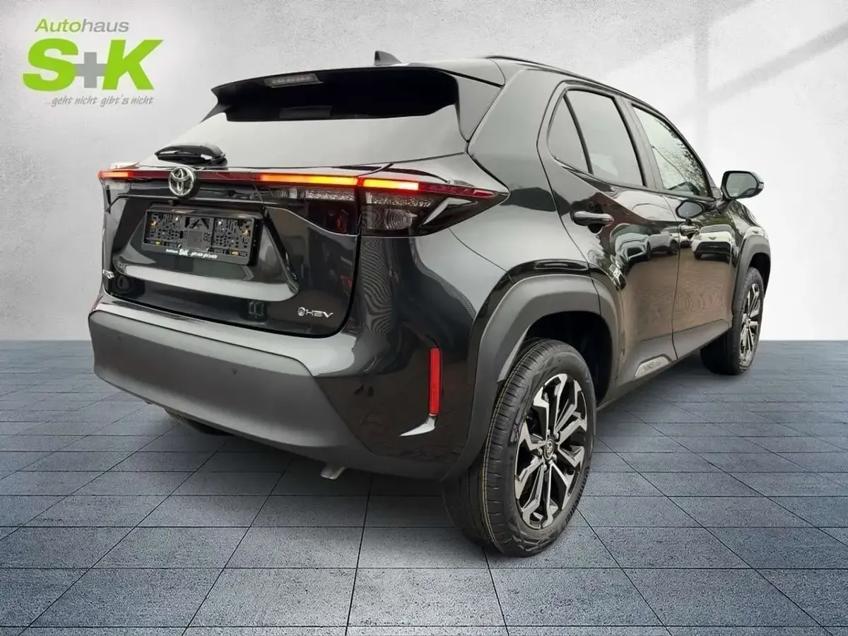 Neu Toyota Yaris Cross 131 PS (96 kW) 2026 Mysticschwarz mica SUV