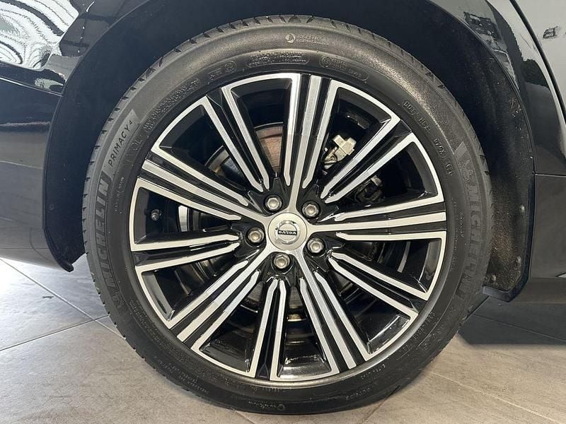 Gebraucht Volvo V60 Plus 398 PS (292 kW) 2022 Black solid stone Kombi