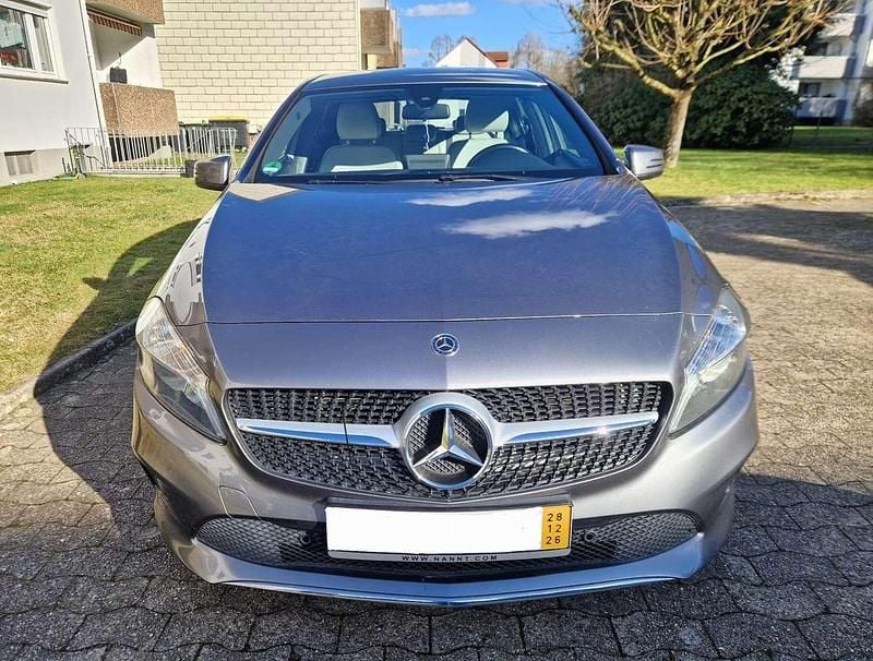 Gebraucht Mercedes A200 136 PS (100 kW) 2018 Grau Kleinwagen