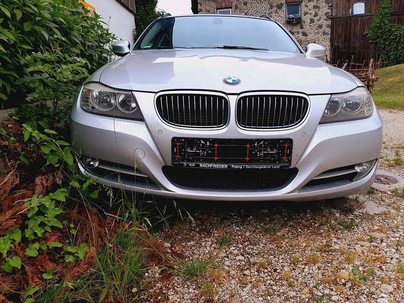 Silber Gebraucht 2011 BMW 318 Kombi | 3.999 € (Superpreis) - Bild 1/3