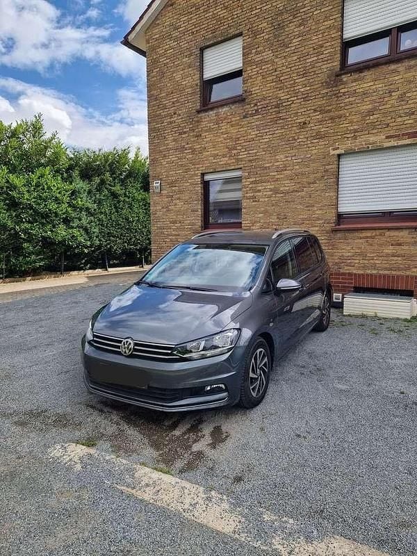 Grau Gebraucht 2018 VW Touran Join Van / Kleinbus | 27.000 € (Teuer) - Bild 1/4