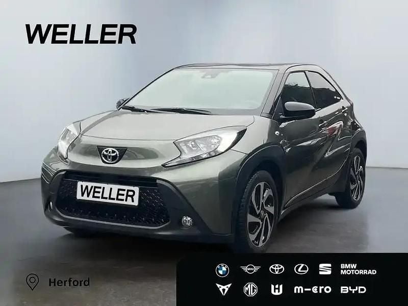 Gebraucht Toyota Aygo 72 PS (52 kW) 2023 Cardamon green / night sky black (gruen) Kleinwagen