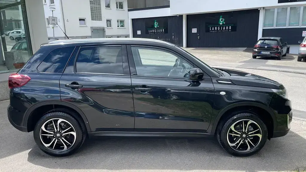 Gebraucht Suzuki Vitara Comfort 129 PS (94 kW) 2022 Schwarz SUV
