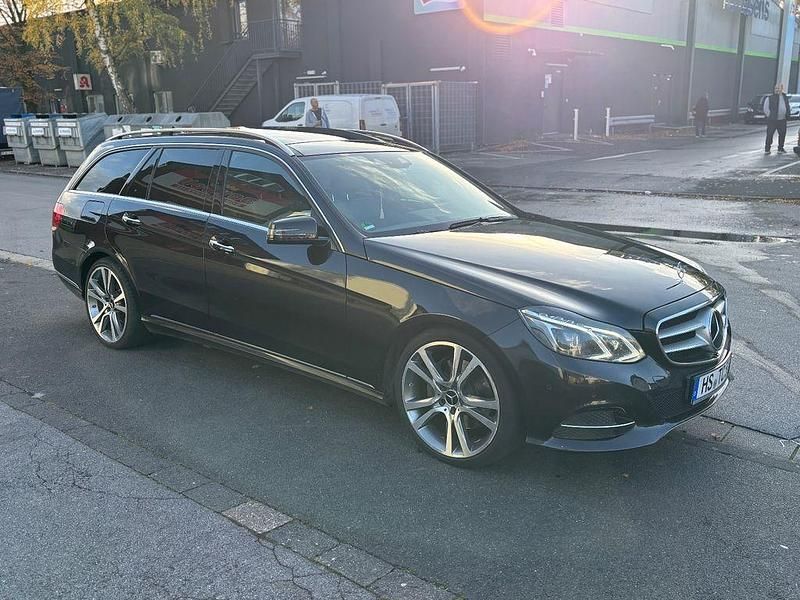 Gebraucht Mercedes E300 Avantgarde 231 PS (169 kW) 2015 Schwarz Limousine