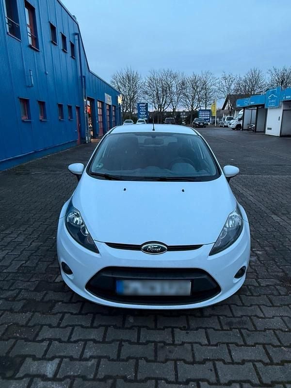 Gebraucht Ford Fiesta 82 PS (60 kW) 2009 Weiß Kleinwagen