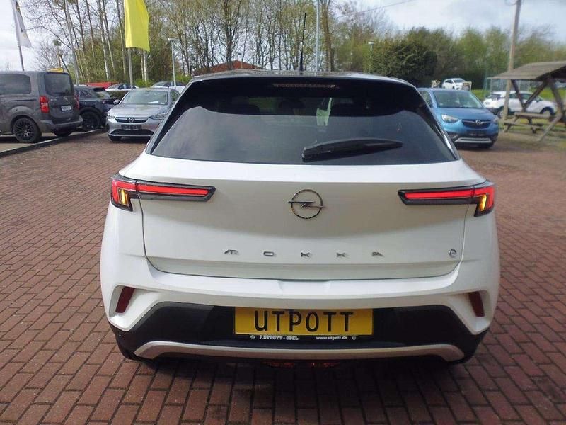 Gebraucht Opel Mokka-e Ultimate 100 kW (136 PS) 2023 Jade weiss/arktis weiss SUV