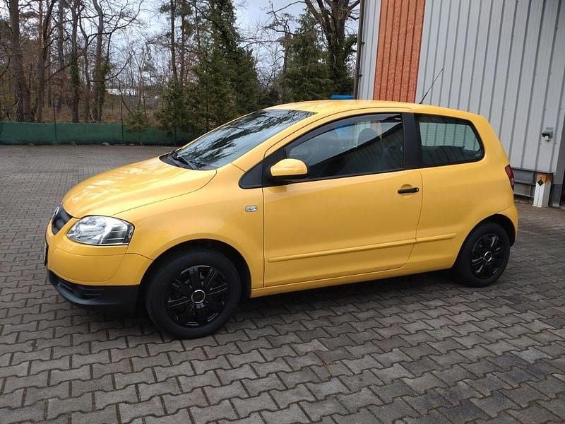 Gelb Gebraucht 2010 VW Fox Style Kleinwagen | 1.750 € (Fairer Preis) - Bild 1/4