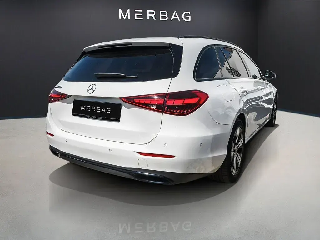 Gebraucht Mercedes C300e Avantgarde 313 PS (230 kW) 2023 Weiß Limousine