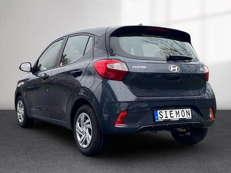 Gebraucht Hyundai i10 Select 67 PS (49 kW) 2024 Schwarz Kleinwagen