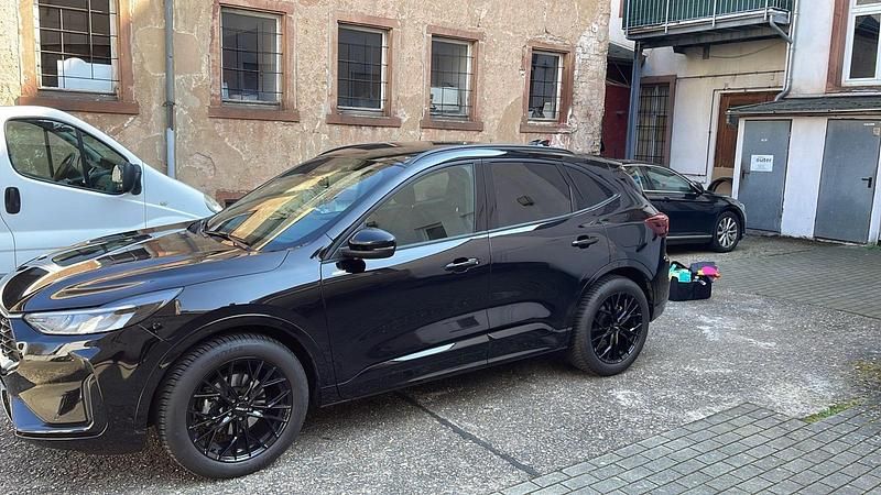 Gebraucht Ford Kuga ST-Line 186 PS (136 kW) 2024 Schwarz SUV