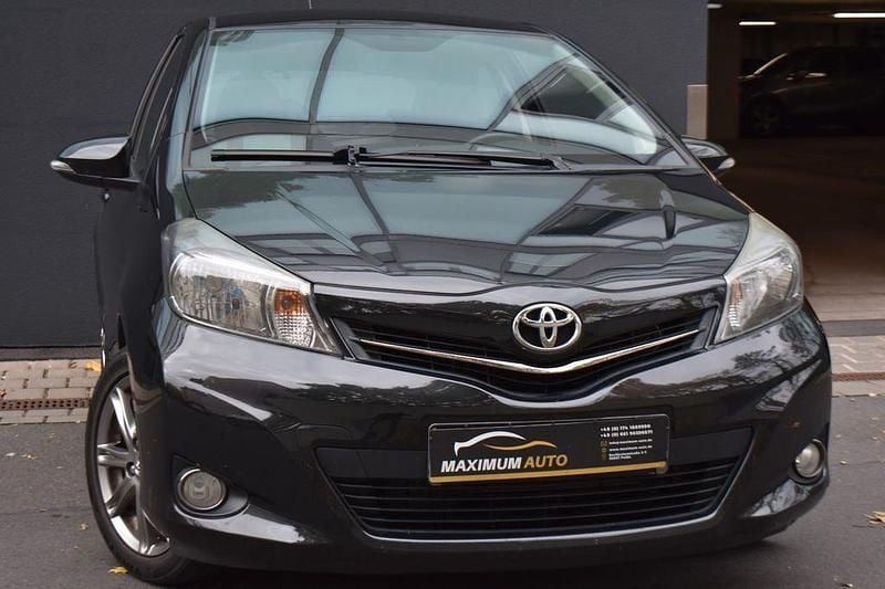 Schwarz Gebraucht 2013 Toyota Yaris Club Kleinwagen | 4.980 € (Superpreis) - Bild 1/4